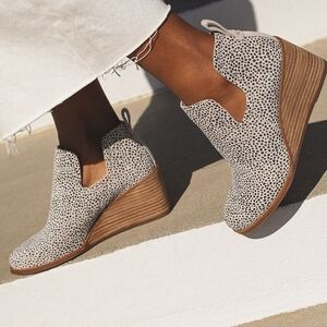 Toms Kallie Wedges In Cheetah Print Size 7